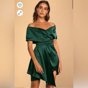Beautiful Emerald Green Satin Dress *only worn once* cute for holiday party!